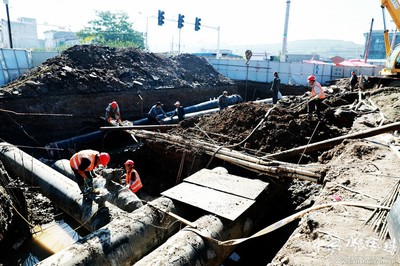 張家川 市政建設搶工期 工人晝夜忙施工
